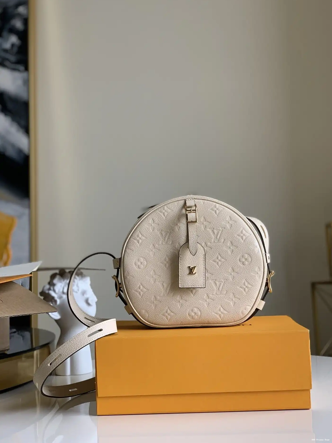 AAA Pruses Bags MM BOITE SOUPLE CHAPEAU VUITTON LOUIS 0620